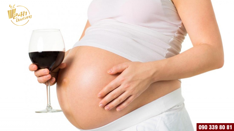 Phụ nữ có thai không  nên dùng rượu để tránh gây hại đến thai nhi