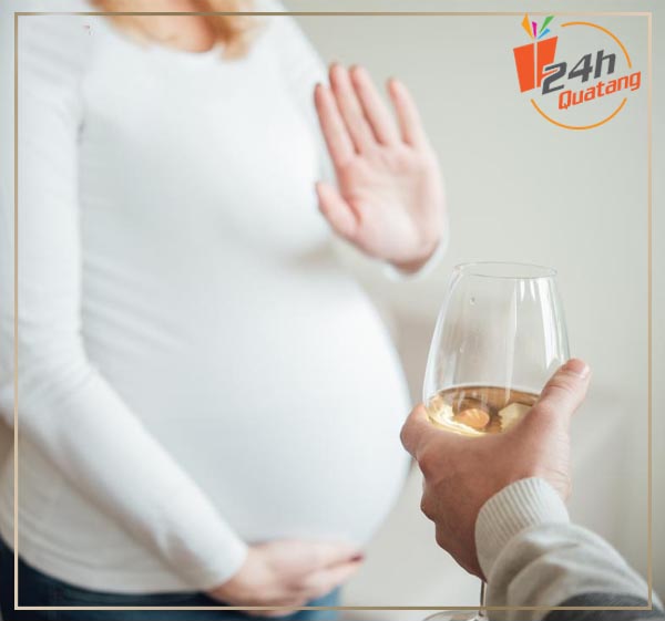 phụ nữ mang thai không nên uống rượu vang