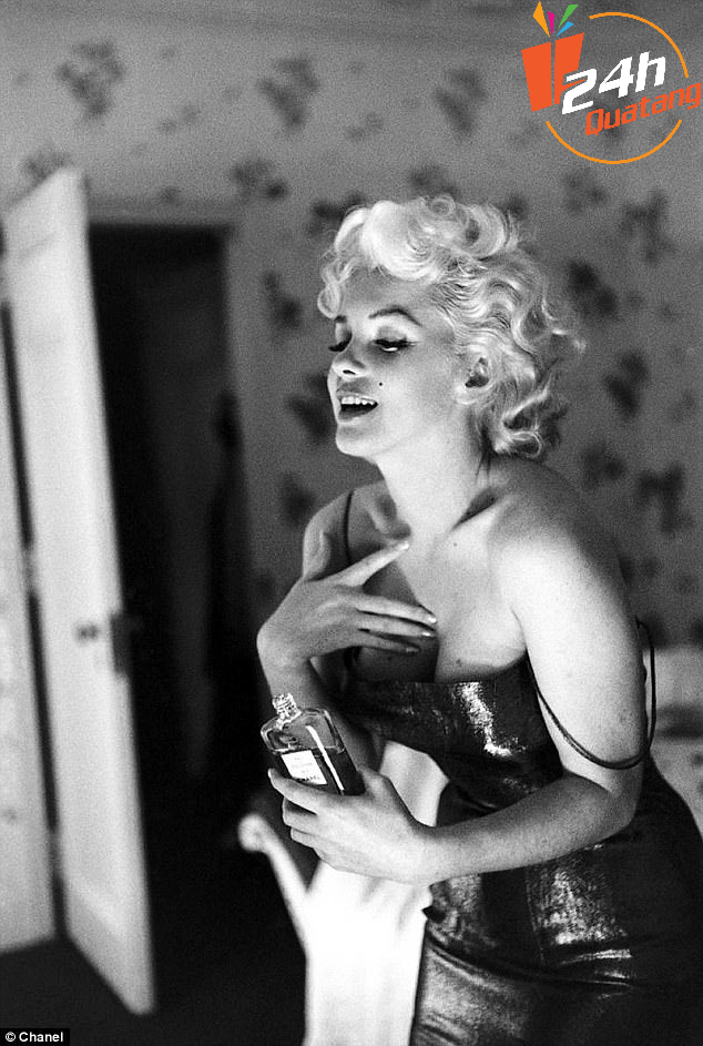 Quatang24h.com.vn - Hình ảnh nàng Marilyn Monroe gợi cảm với chai nước hoa Chanel No. 5 trở thành biểu tượng về đẳng cấp và sự quyến rũ một thời