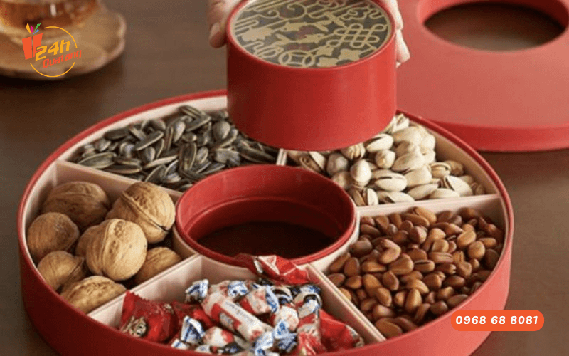 Set quà Tết giá rẻ với hộp bánh kẹo truyền thống